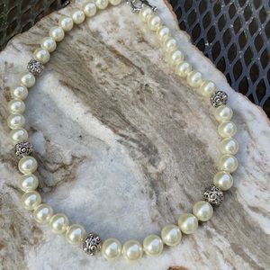 Pearls silver/gold necklace. Pearls are knotted beautiful piece